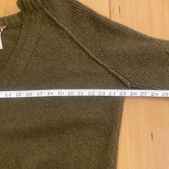 Free People Women’s Olive Green Wool Blend Oversized Sweater Bell Sleeve S-L - Picture 8 of 11